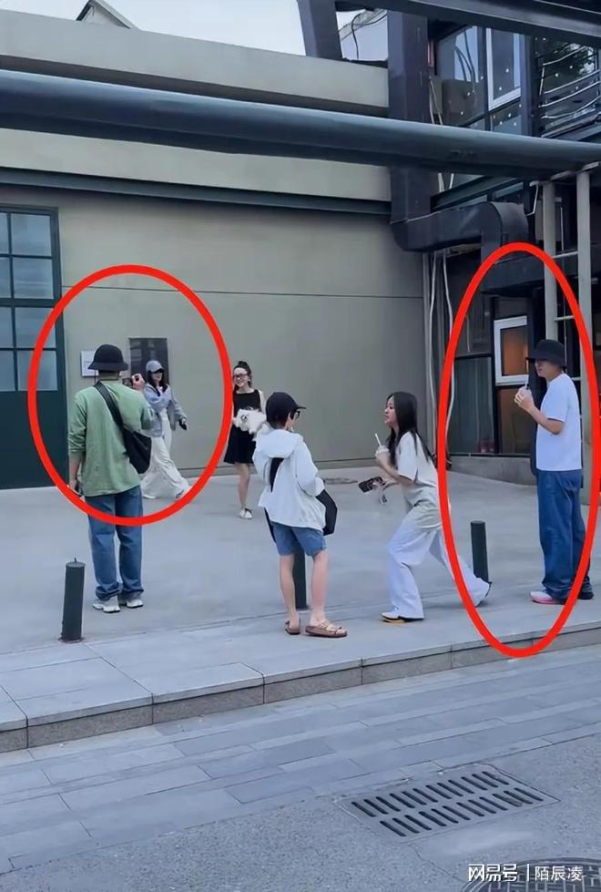 ！与李小璐同城不同框复合传闻再上热搜PG电子麻将胡了贾乃亮三亚带娃被拍